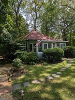 1 Campground Cir in Jamesport, NY - Building Photo