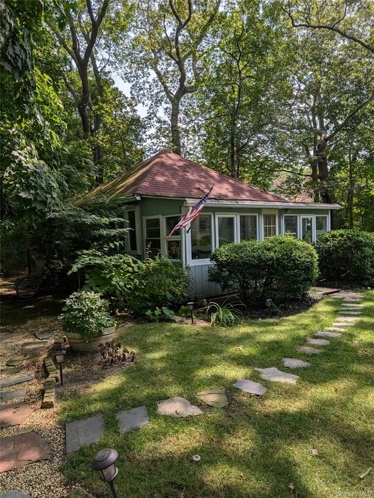 1 Campground Cir in Jamesport, NY - Building Photo