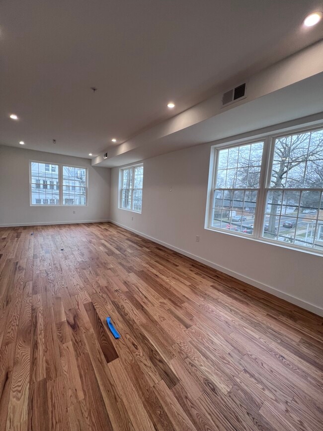125 Broughton Ave, Unit 1 in Bloomfield, NJ - Foto de edificio - Building Photo