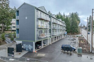 2091 Wheaton Way in Bremerton, WA - Building Photo