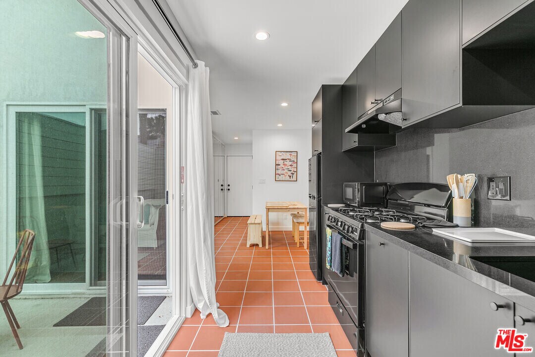 6741 Arlington Ave in Los Angeles, CA - Building Photo