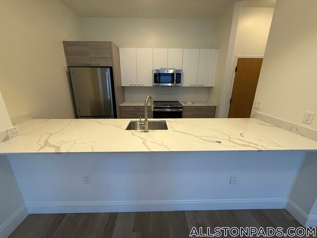 1079 Commonwealth Ave