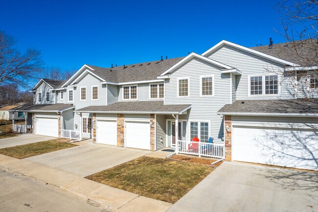 Frisbee Park Condominiums in Des Moines, IA - Foto de edificio - Building Photo