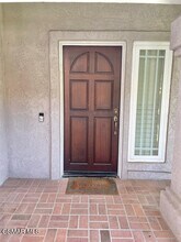 2020 Stonehill Cir in Thousand Oaks, CA - Foto de edificio - Building Photo