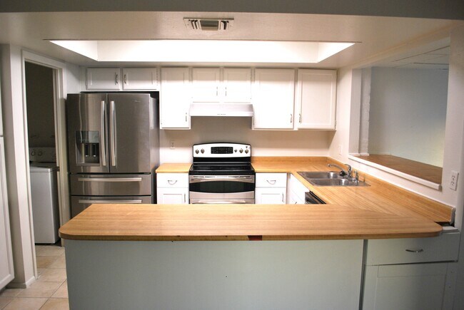 2057 W Village Dr in Phoenix, AZ - Building Photo - Building Photo