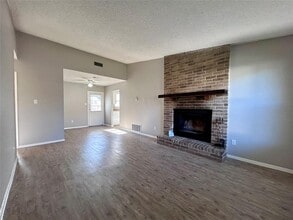 10409 Golden Meadow Dr in Austin, TX - Foto de edificio - Building Photo