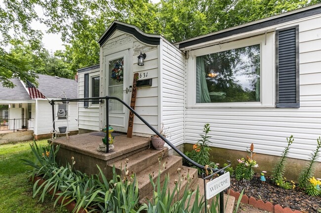 631 S Newton Ave in Springfield, MO - Foto de edificio - Building Photo