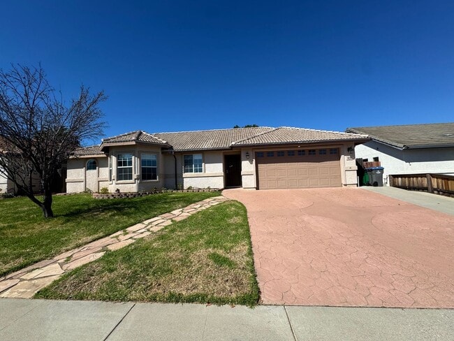 property at 825 Rosana Pl