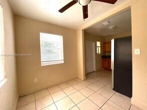 1015 NW 42nd St in Miami, FL - Building Photo - Building Photo
