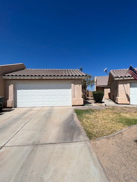 3174 S Robert Way in Yuma, AZ - Building Photo