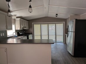 158 W Taylor in Liberty, TX - Building Photo - Building Photo