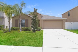 10621 Standing Stone Dr in Wimauma, FL - Building Photo