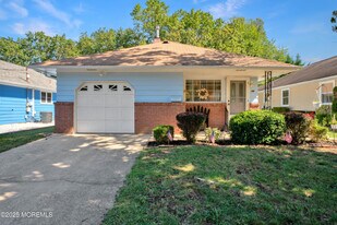 24 Mt Matterhorn Ln in Toms River, NJ - Building Photo