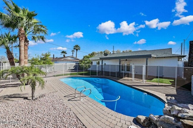 property at 8508 E Oak St