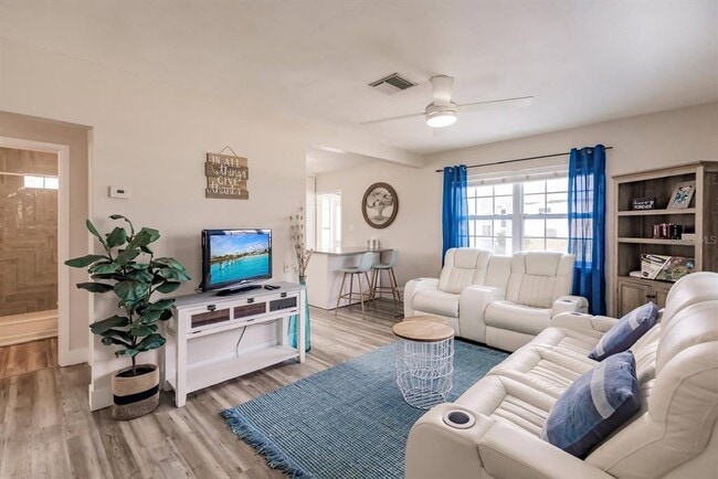 688 Constance Rd in Venice, FL - Building Photo - Building Photo