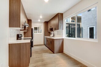 930 N Martel in Los Angeles, CA - Building Photo - Interior Photo