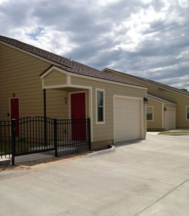 110 W 17th St Rentals in Russellville, AR