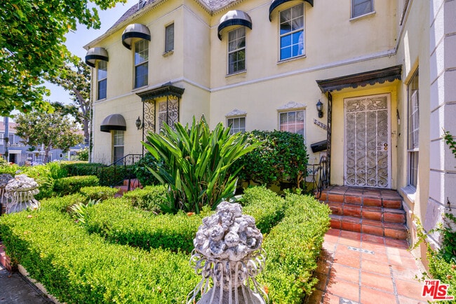 203 S Doheny Dr in Beverly Hills, CA - Building Photo - Building Photo