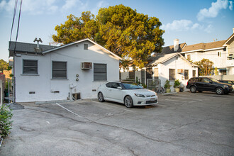 417 E Palmer Ave in Glendale, CA - Building Photo - Building Photo