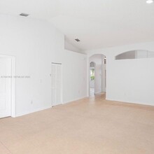 16222 SW 102nd Terrace in Miami, FL - Building Photo - Building Photo