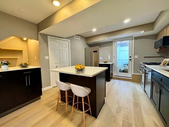 91 Bolton St, Unit 1 in Boston, MA - Building Photo - Building Photo