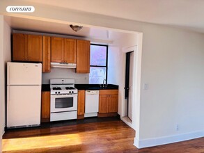 180 Borinquen Pl in Brooklyn, NY - Building Photo - Building Photo