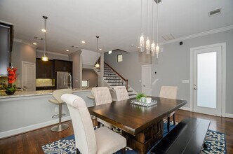 2211 Hutchins St in Houston, TX - Building Photo - Building Photo