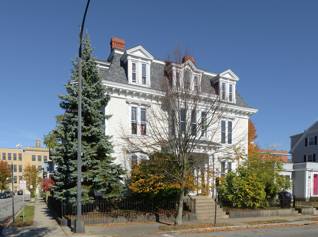 321 Union St in New Bedford, MA - Building Photo - Building Photo