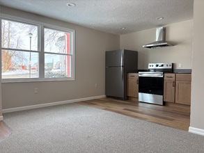 10 W Park St, Unit E in Fort Loramie, OH - Foto de edificio - Building Photo