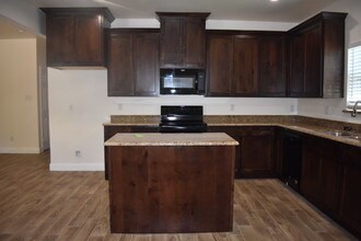 1213 Hemphill St in Greenville, TX - Building Photo - Building Photo