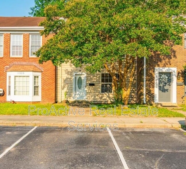 1321 Ruddy Oak Ct