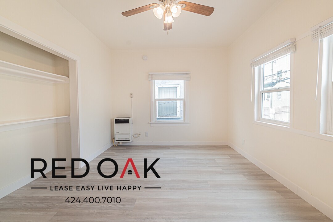 404 N Coronado St in Los Angeles, CA - Building Photo