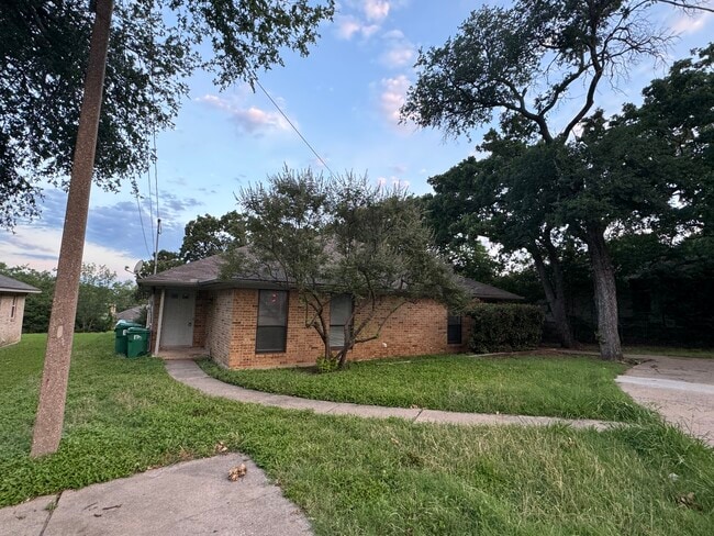 property at 2115 N Elm St