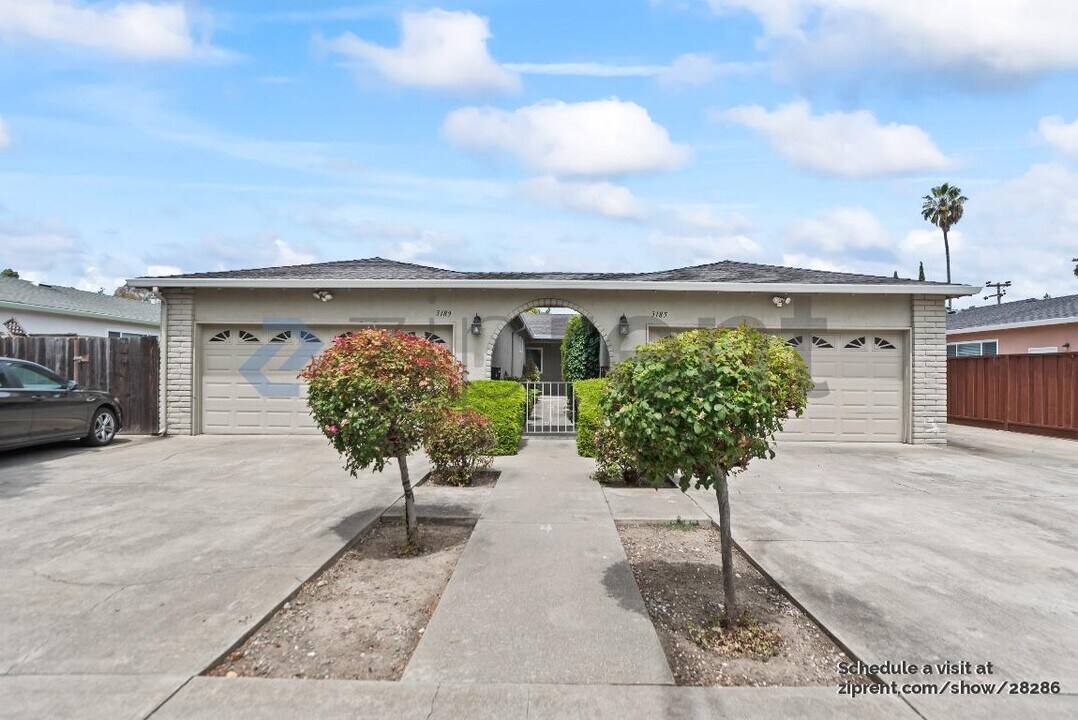 3185 Country Dr in Fremont, CA - Building Photo