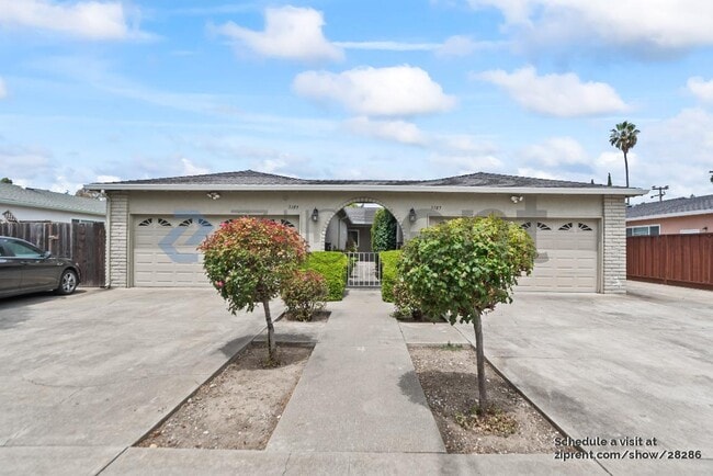3185 Country Dr