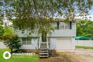 5821 Whisper Wood Rd in Knoxville, TN - Building Photo