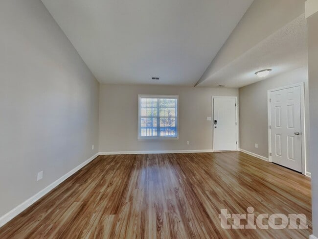 204 Wexford Dr in Clayton, NC - Foto de edificio - Building Photo