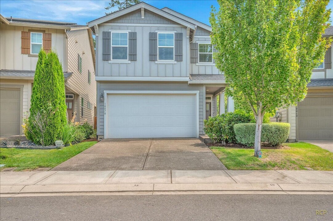 10070 NW Bartlett Loop in North Plains, OR - Building Photo