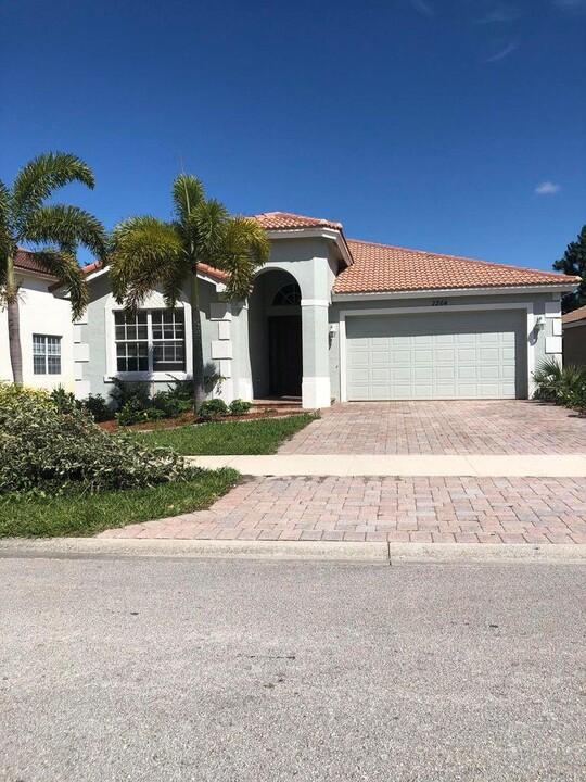 2264 Newport Isles Blvd in Port St. Lucie, FL - Building Photo