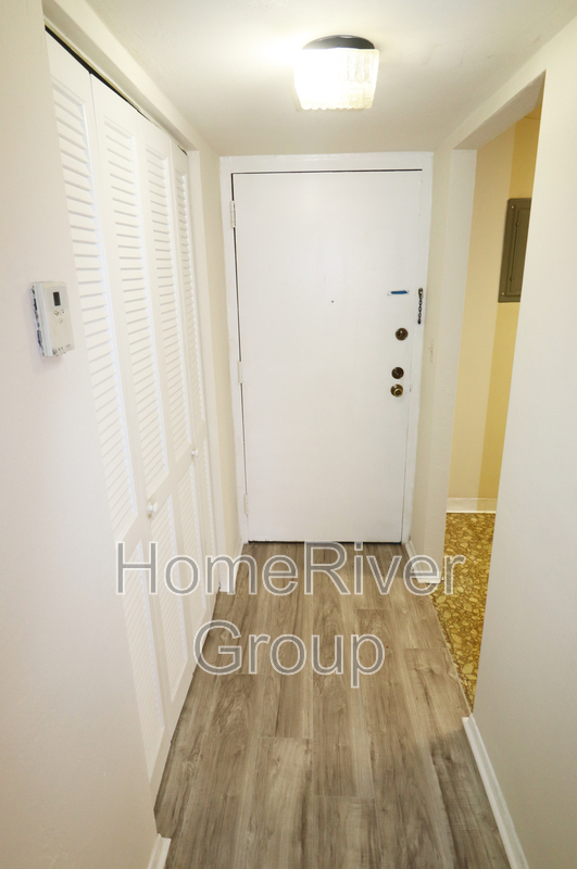 10852 N Kendall Dr in Miami, FL - Building Photo - Building Photo