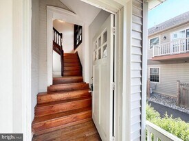 323 S Main St in Doylestown, PA - Building Photo