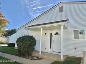 79 Greenwood Dr in Freehold, NJ - Building Photo - Building Photo