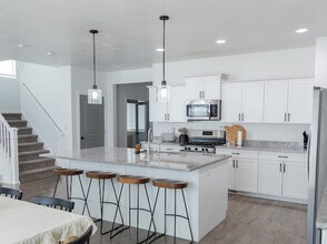 14818 Beckham Dr in Bluffdale, UT - Building Photo - Building Photo