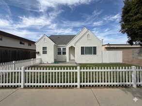 7931 Alhambra Dr in Huntington Beach, CA - Building Photo - Building Photo