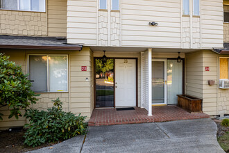 Landover Townhomes in Vancouver, WA - Building Photo - Building Photo