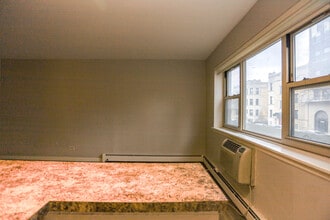 535 W Briar Pl in Chicago, IL - Building Photo - Building Photo