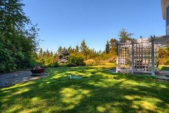 804 Holbeck Dr in Camano Island, WA - Foto de edificio - Building Photo