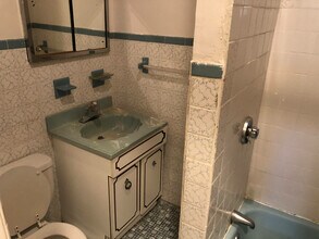 1906 Beacon St, Unit 1F in Brookline, MA - Building Photo - Building Photo