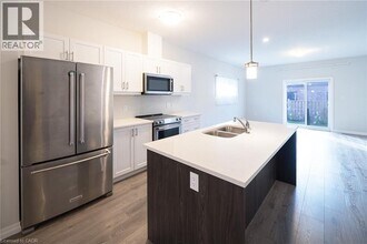 14 Tamarack Way in Simcoe, ON - Building Photo - Building Photo