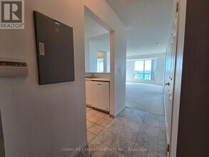 1 Lee Centre Dr in Toronto, ON - Building Photo - Building Photo